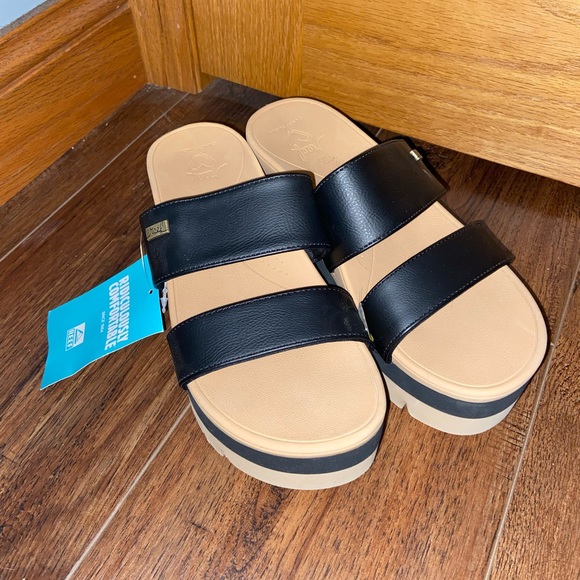 BRAND NEW Reef’s Platform Sandals - Picture 2 of 5